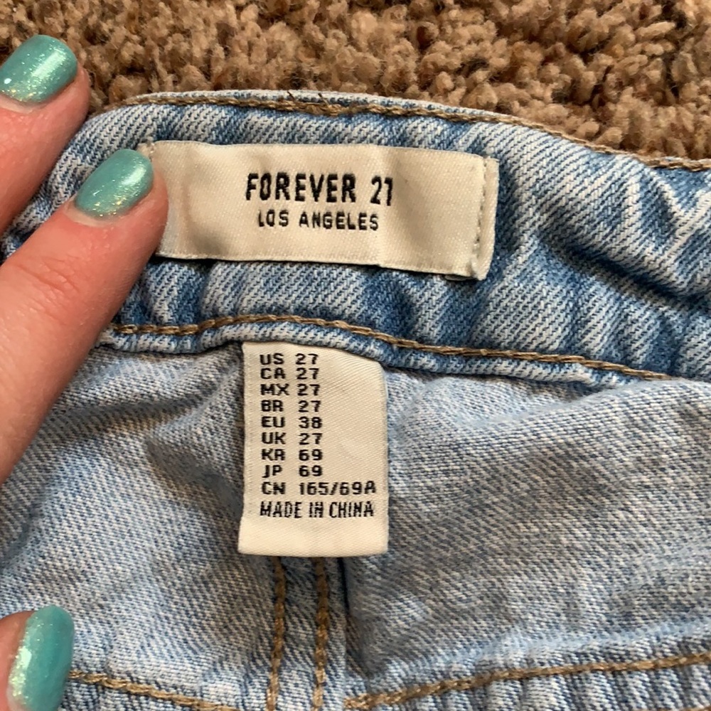 Light-Wash Ripped Jean Shorts Forever 21 - Picture 3 of 3
